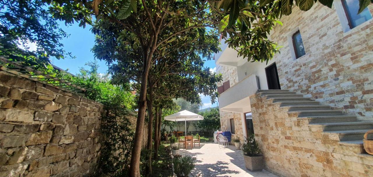 Xho'S Forest Guest House Berat Exterior foto