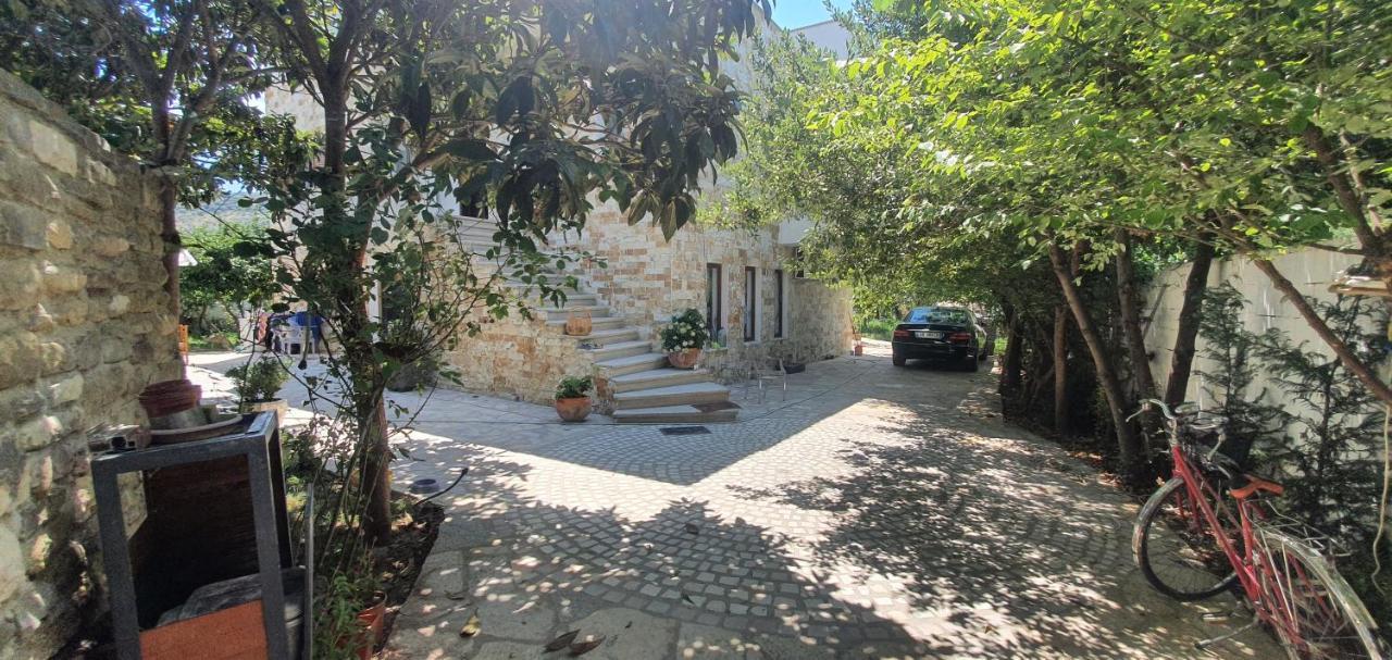 Xho'S Forest Guest House Berat Exterior foto